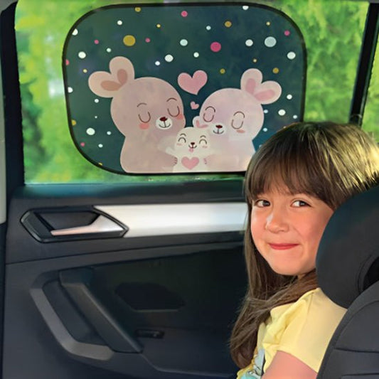 pare soleil voiture bebe souriante